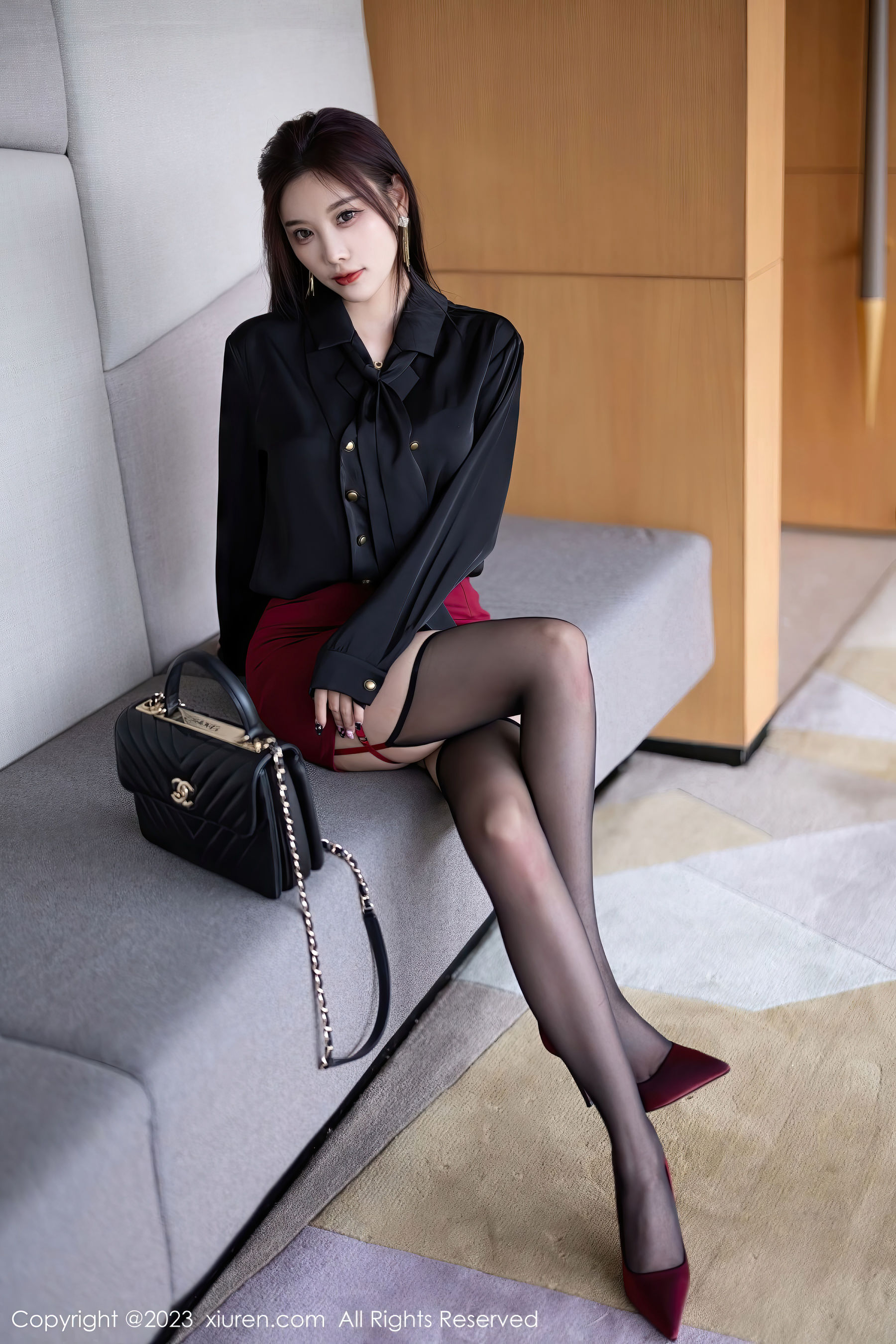 杨晨晨Yome - 深蓝上衣+黑色短裙性感写真