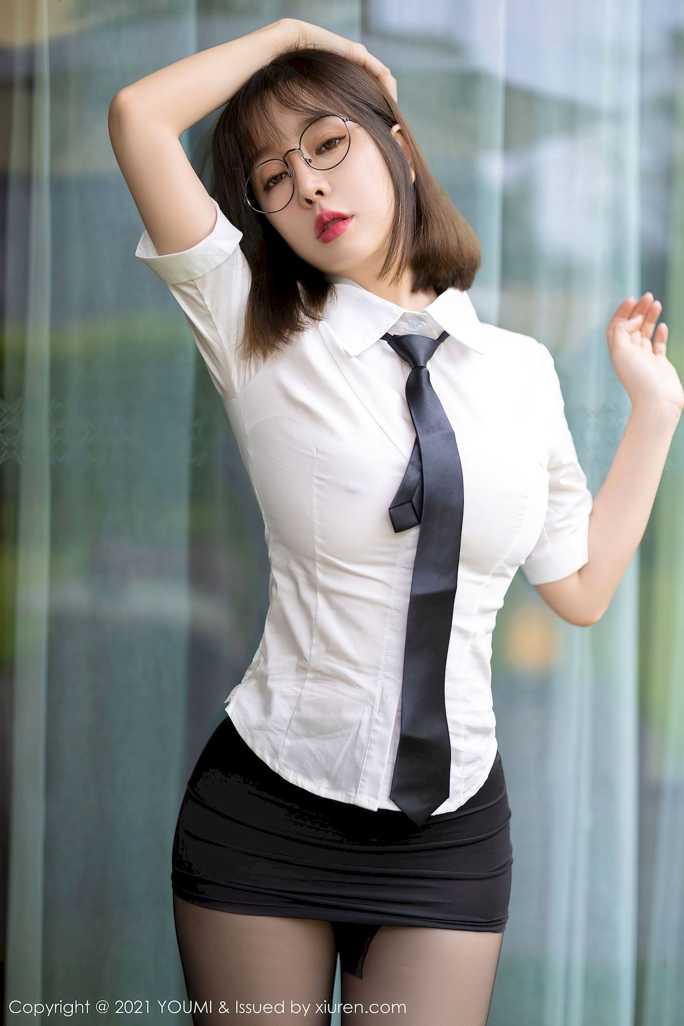 王雨纯 - 白衬衫+眼镜OL成都旅拍