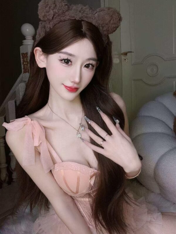 美吸：丰韵曼妙的风格博主，抹胸裙造型诠释中西融合之美-御萝部落