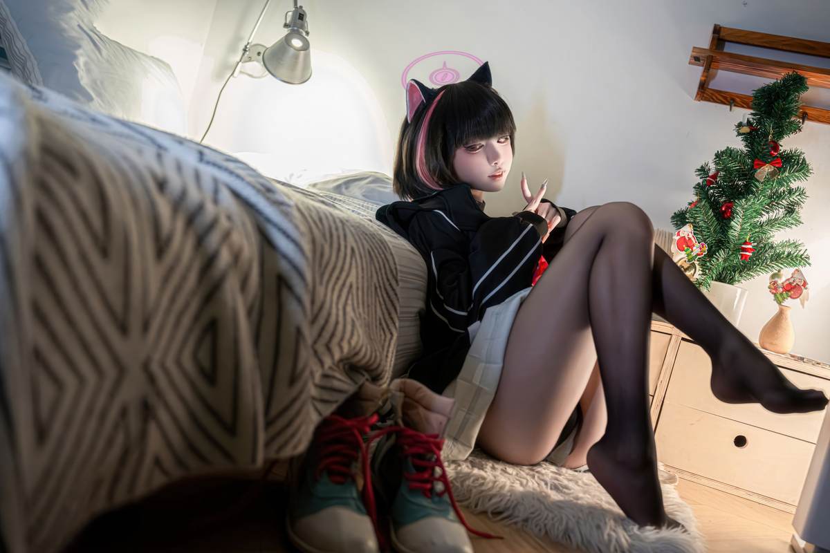 纸悦Etsu_ko – 蔚蓝档案 杏山和纱：黑丝猫耳水手服 美腿床拍还原 55P